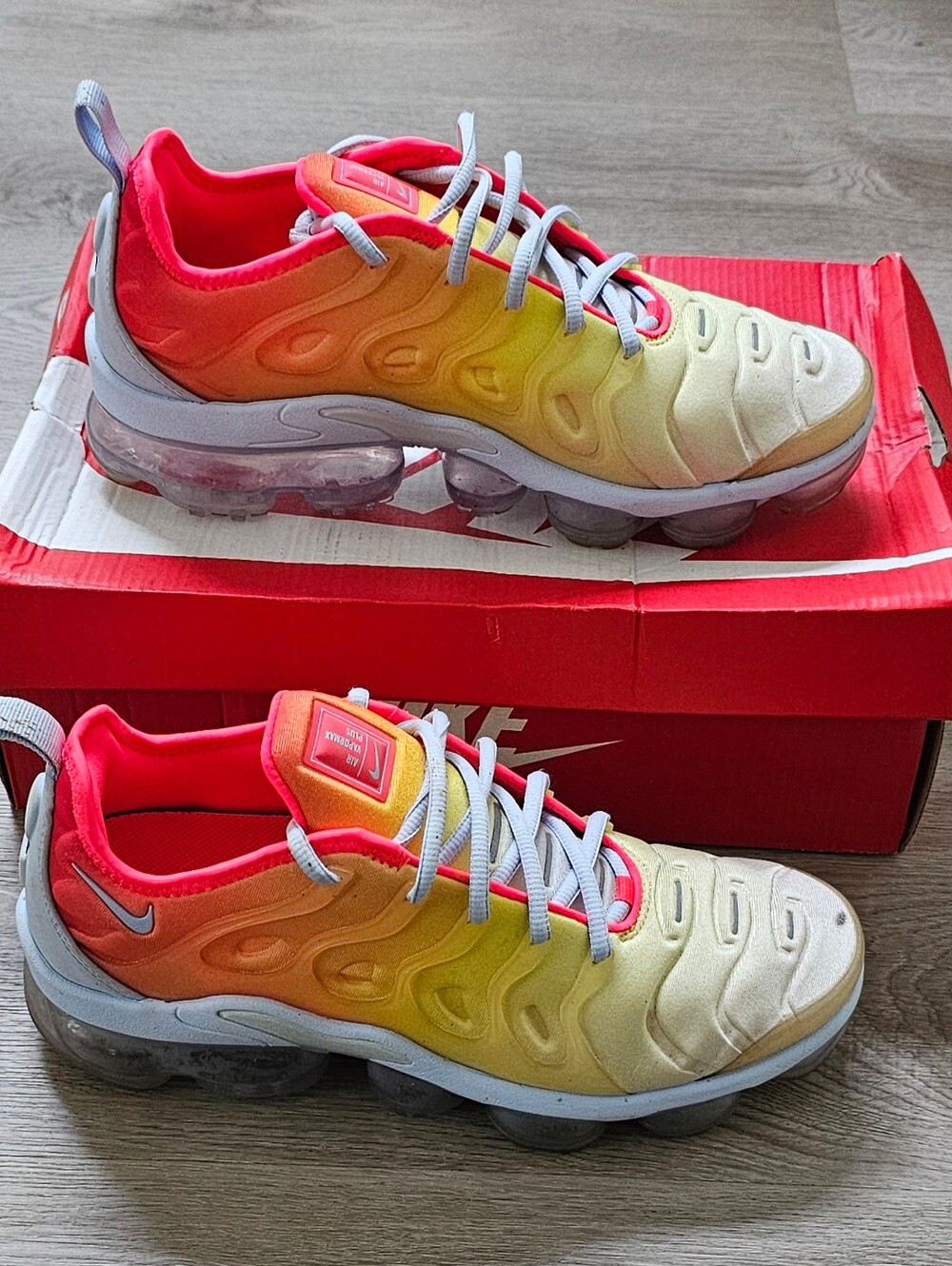 Nike Air VaporMax Plus Sunset Gradient Orange Yellow Pink Women’s Size 9.5